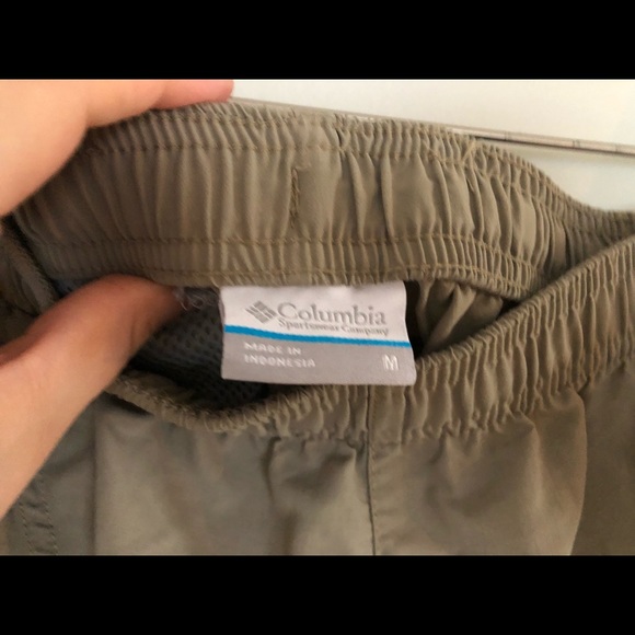 Columbia Women’s Shorts - Picture 3 of 5